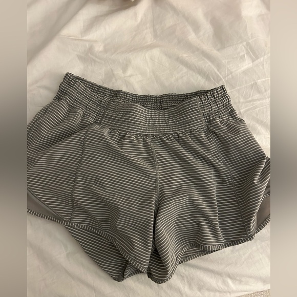 Lululemon hotty hot short grey striped 4 in - Picture 1 of 4